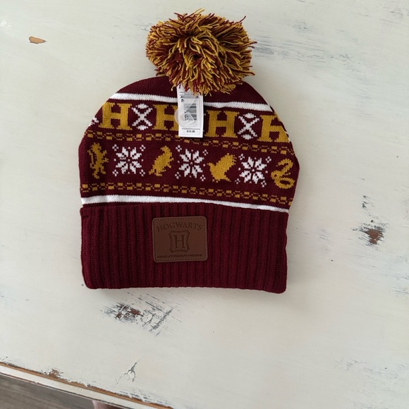 Hogwarts Maroon and Gold Kids Pom-Pom Beanie - Picture 1 of 3